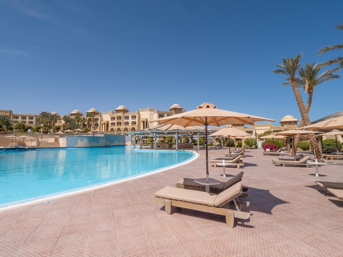 Serenity Alpha Beach - Ex Serenity Makadi Beach Exteriér fotografie The swimming pool at the hotel