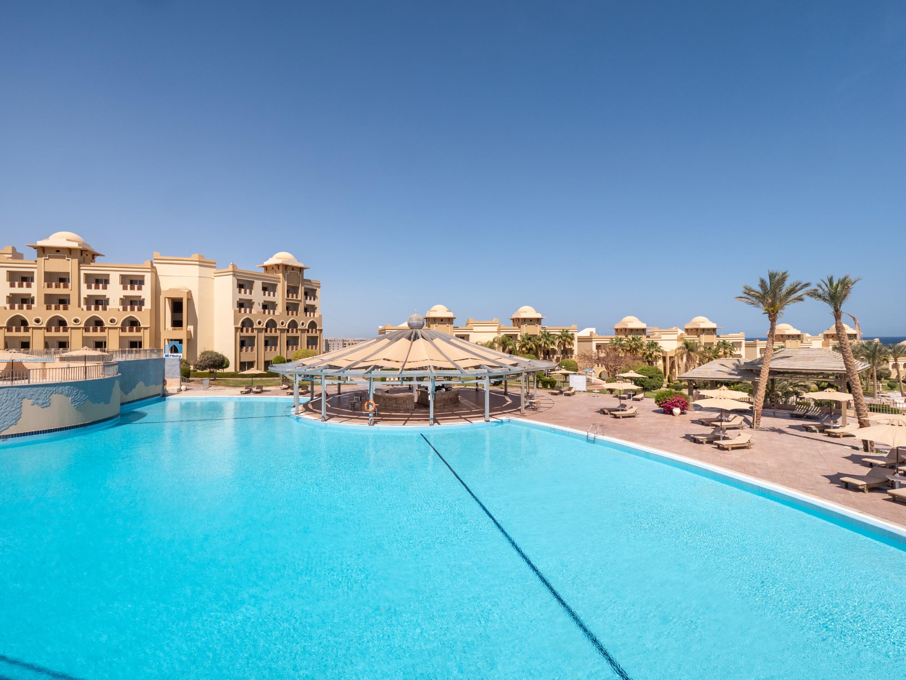 Serenity Alpha Beach - Ex Serenity Makadi Beach Exteriér fotografie The swimming pool at the resort