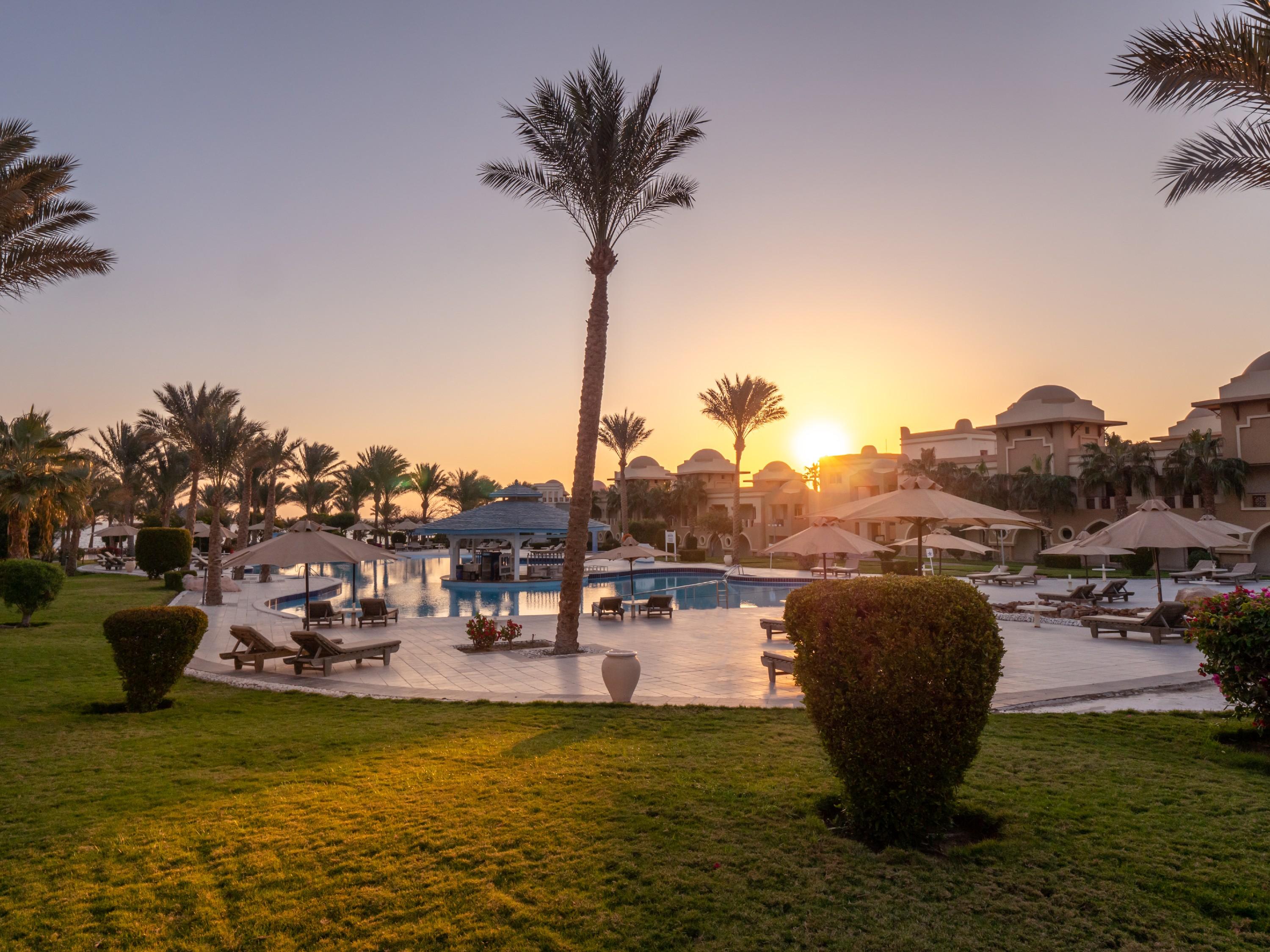 Serenity Alpha Beach - Ex Serenity Makadi Beach Exteriér fotografie Sunset at the Hilton Sharm El Sheikh