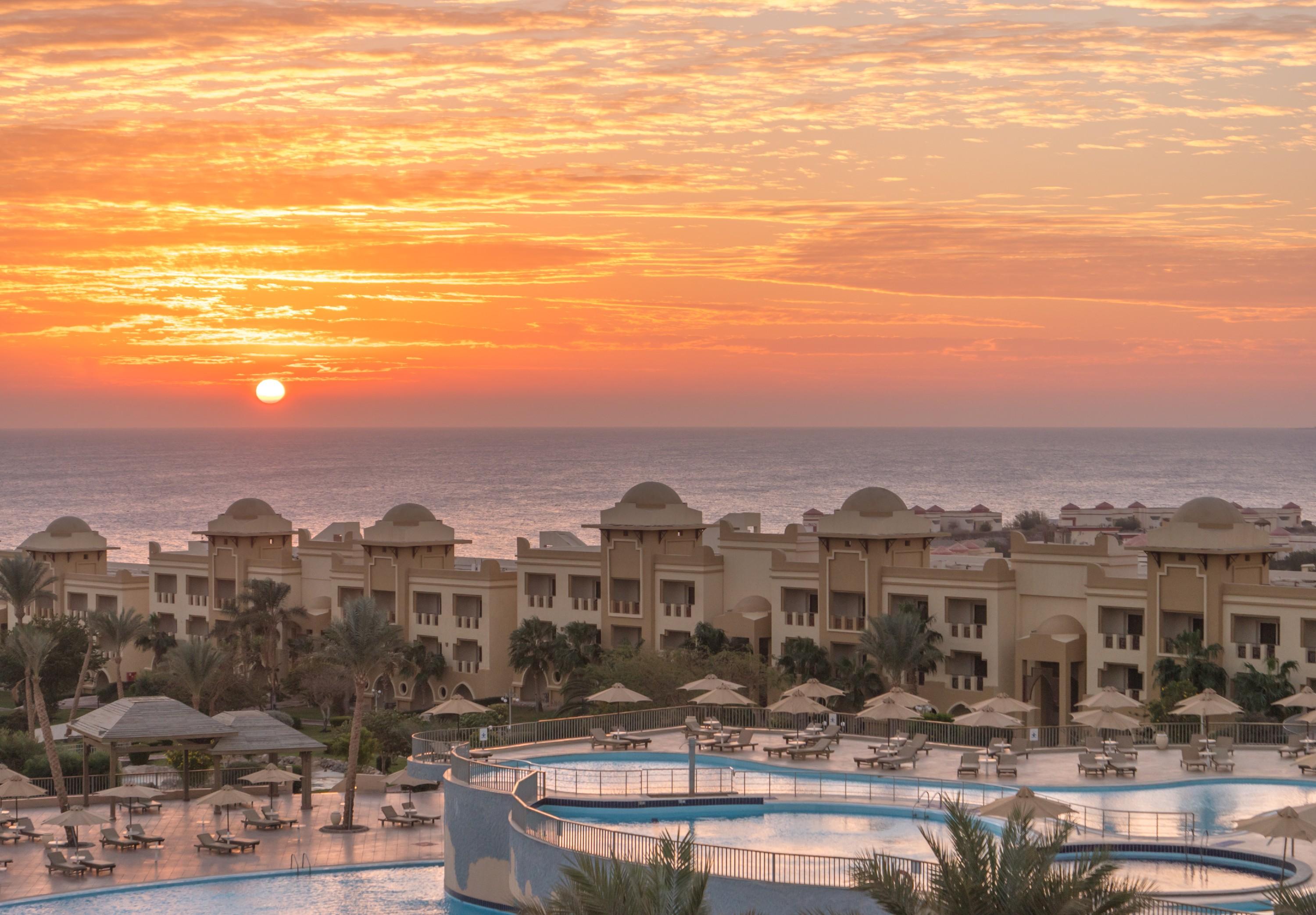 Serenity Alpha Beach - Ex Serenity Makadi Beach Exteriér fotografie Sunset at the resort