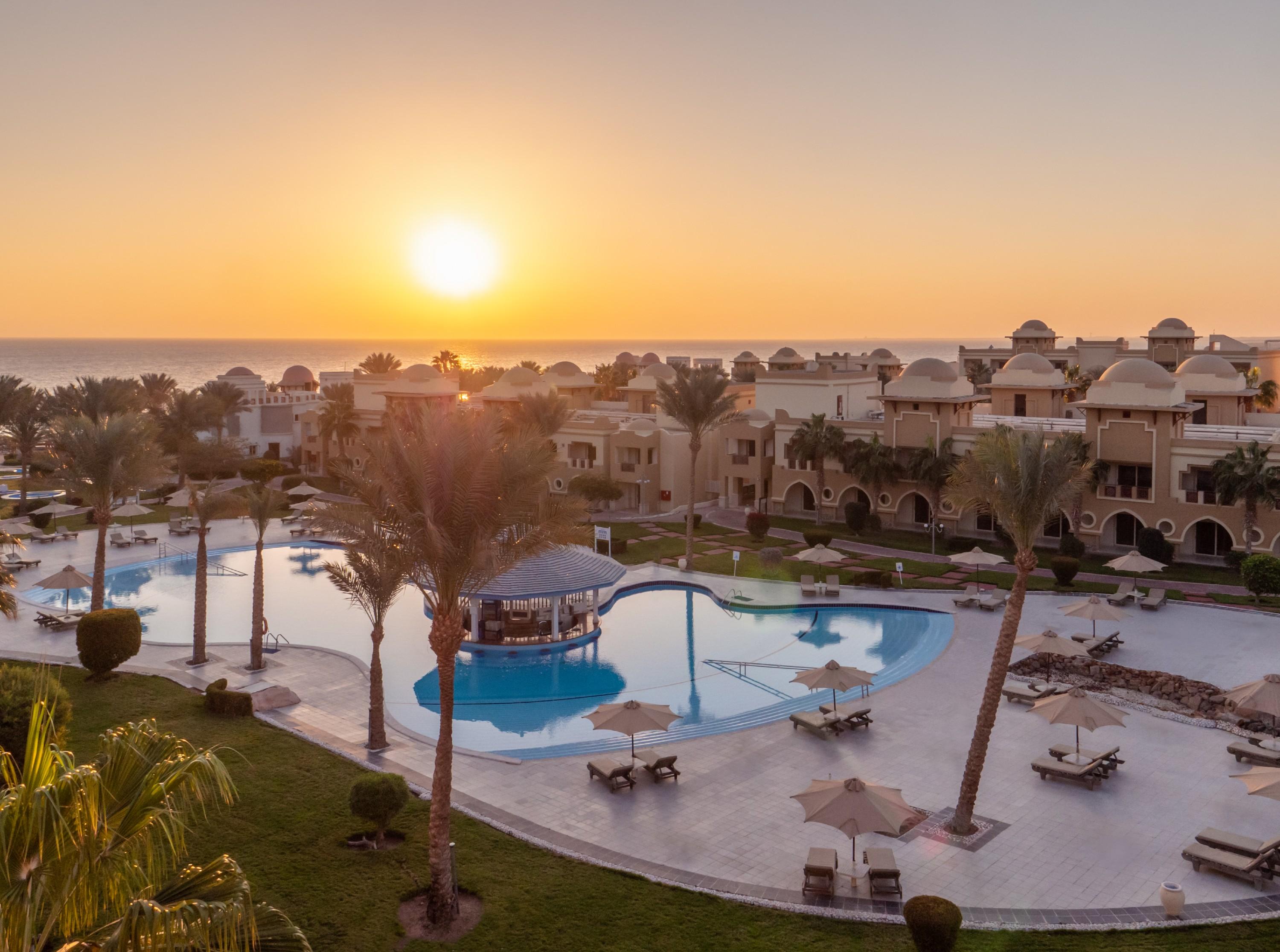 Serenity Alpha Beach - Ex Serenity Makadi Beach Exteriér fotografie Sunrise at the resort