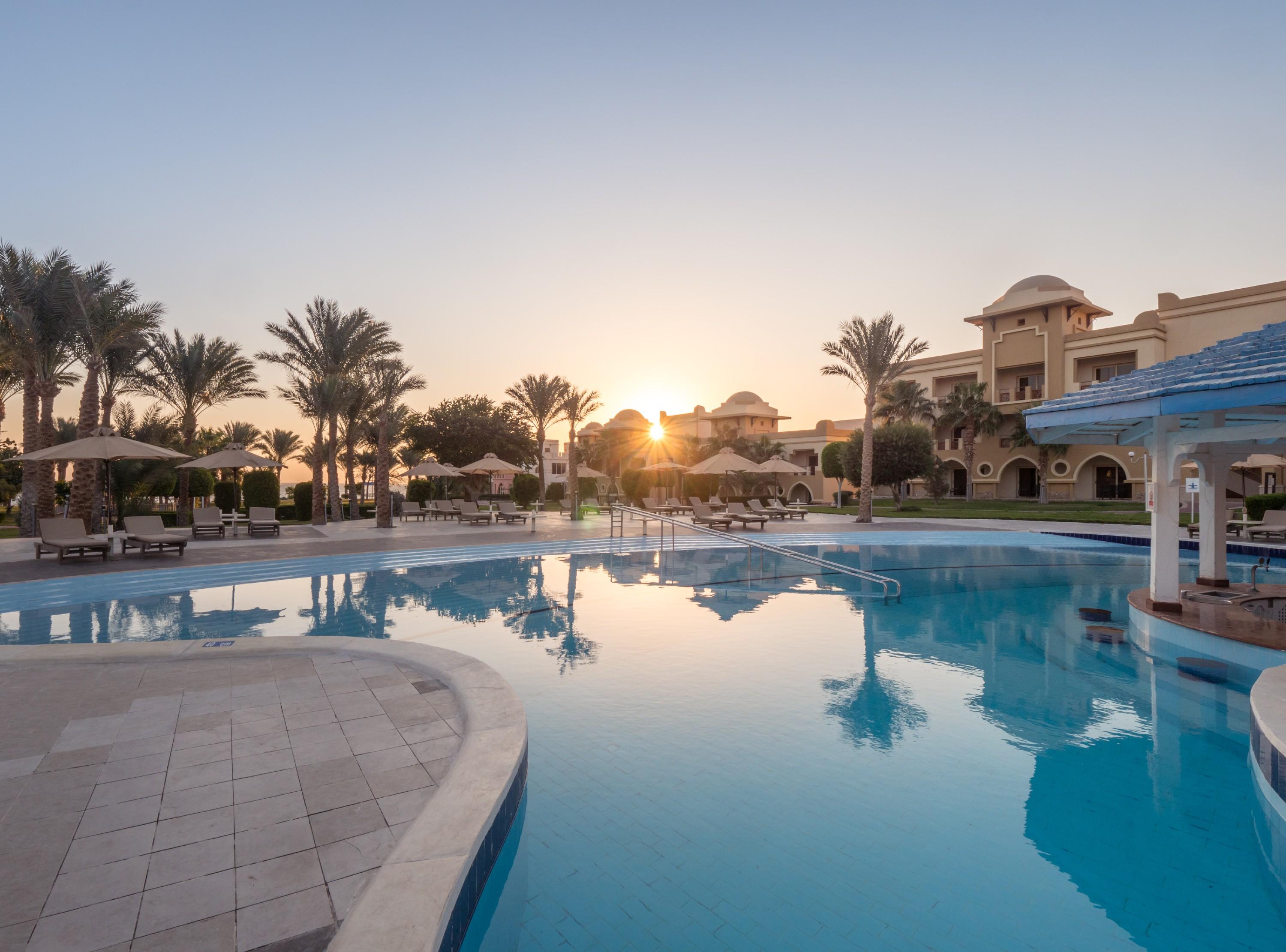 Serenity Alpha Beach - Ex Serenity Makadi Beach Exteriér fotografie The swimming pool at the resort