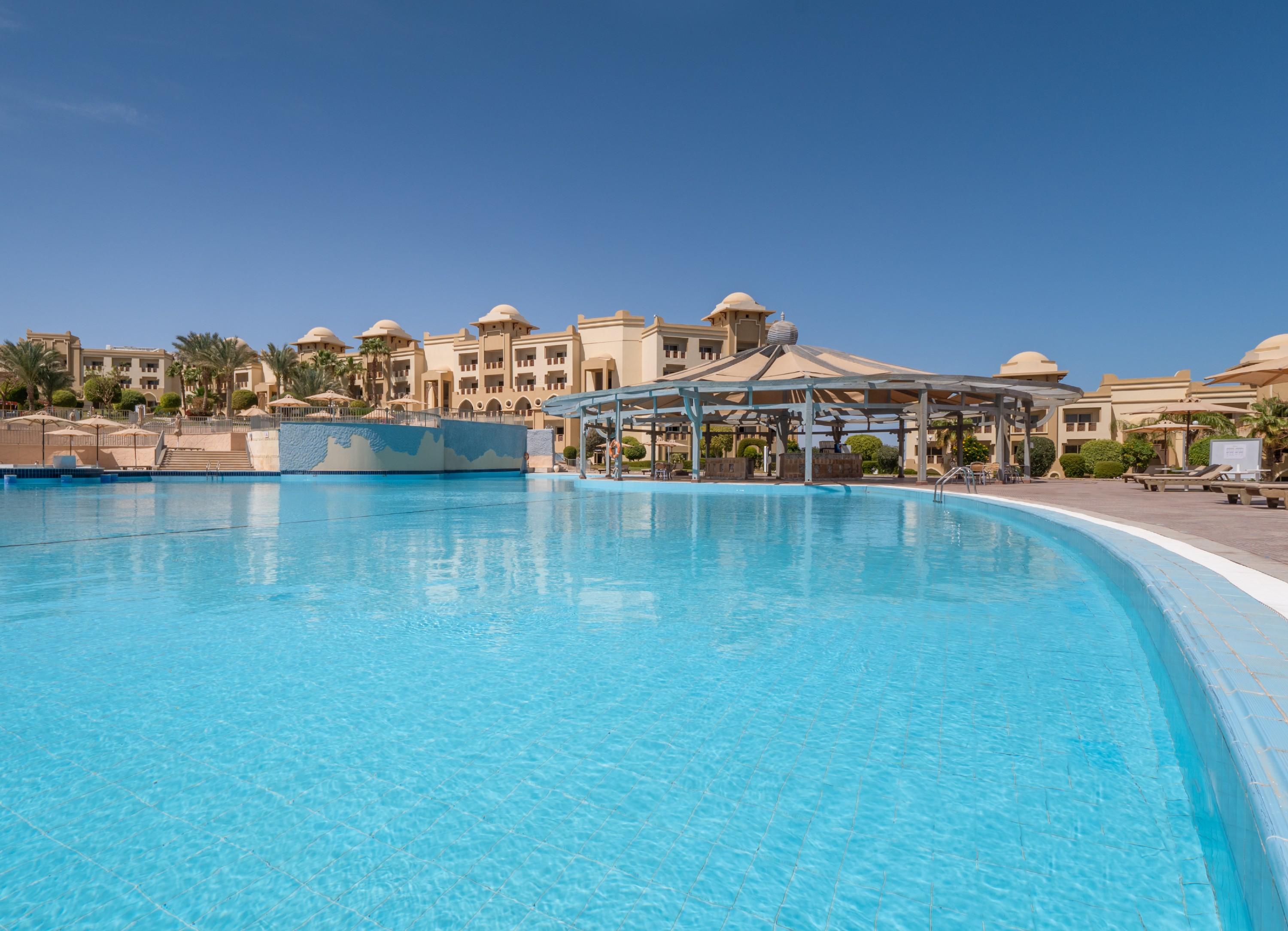Serenity Alpha Beach - Ex Serenity Makadi Beach Exteriér fotografie The swimming pool at the Hilton Sharm El Sheikh